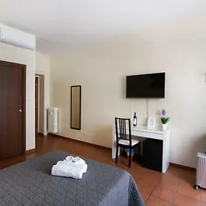 Enrico , Rome Italie